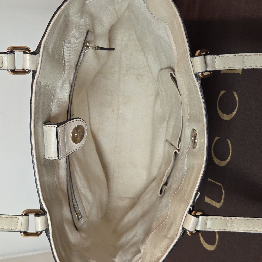 Gucci late 2000s rarely seen large cream GG-embossed & smooth leather tote bag - Picture 5 of 17